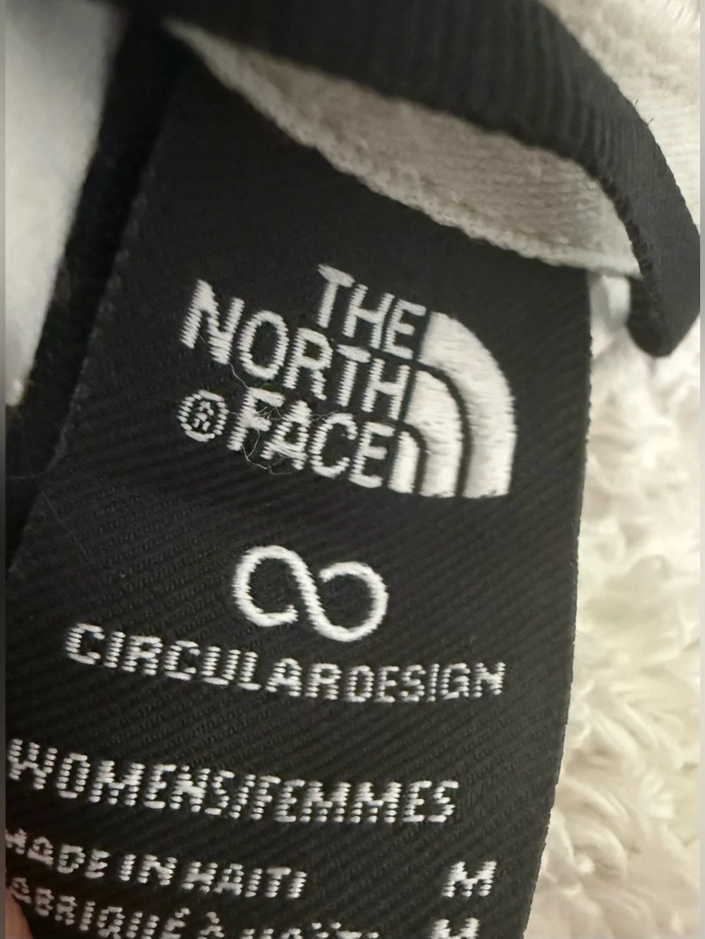 The North Face Ossito white 1/4zip ladies (medium) w/kangaroo pockets